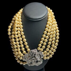BREAKFAST AT TIFFANYS BY AUBREY H KENNETH JAY LANE NECKLACE VINTAGE PEARLS
